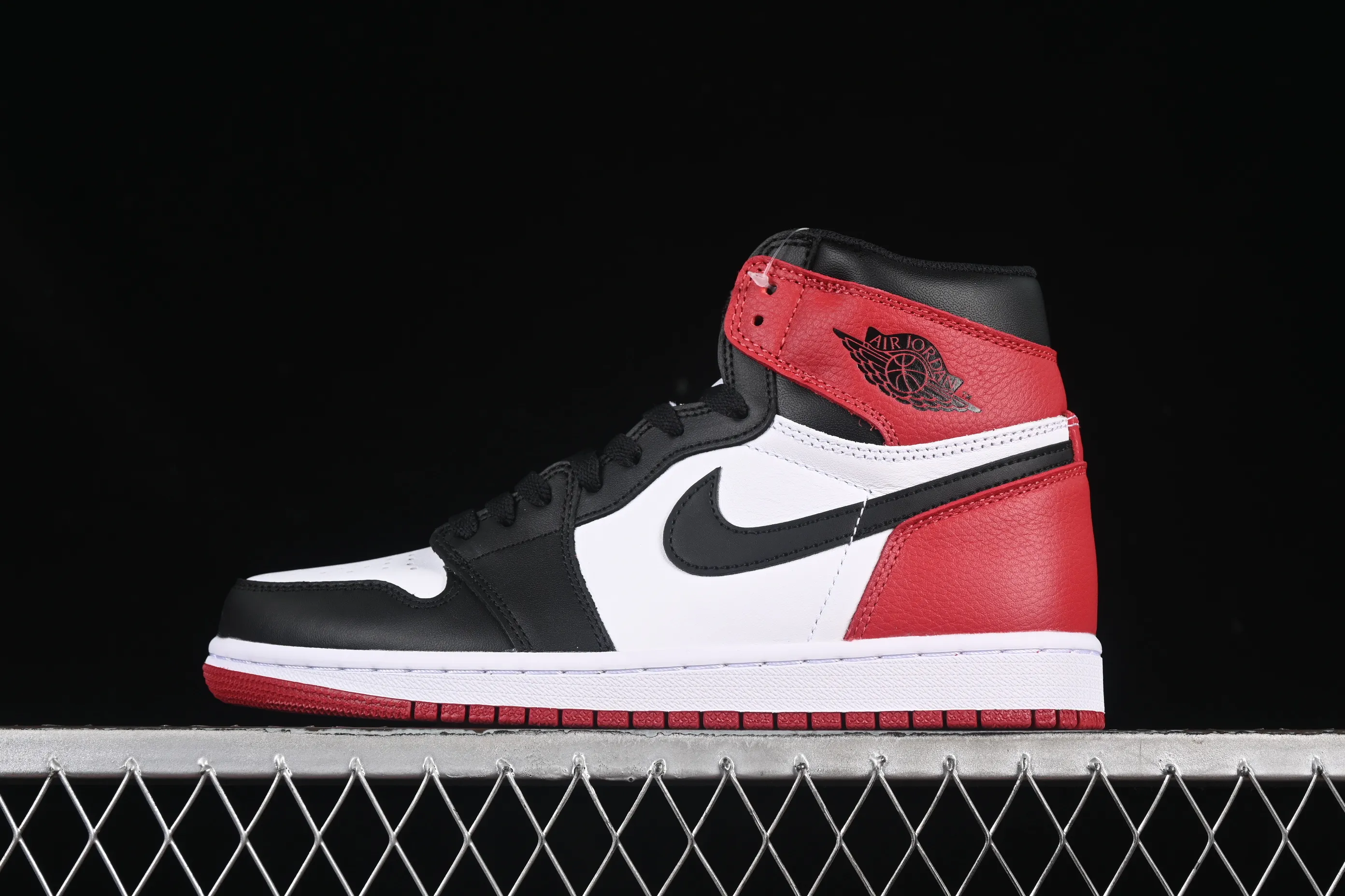 All categories Air Jordan Jordan series basketball shoes Air Jordan 1 High Air Jordan 1 High Retro OG AJ1 Joe 1 black toe high-top basketball shoes 555088-125